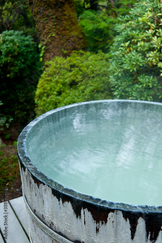 乳湯樽の露天風呂 © Paylessimages