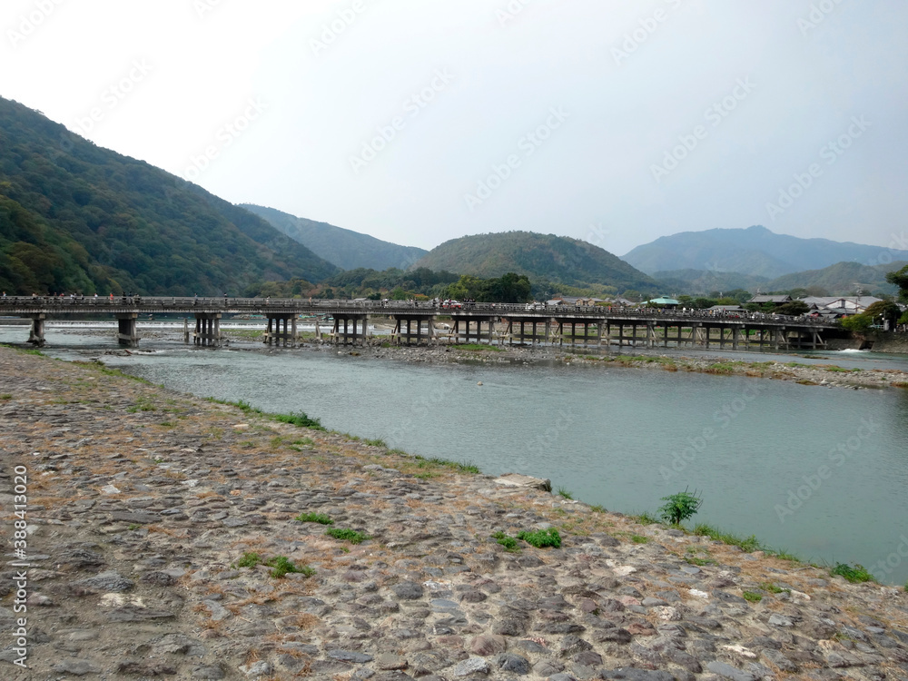 増水で破壊された桂川の河川敷