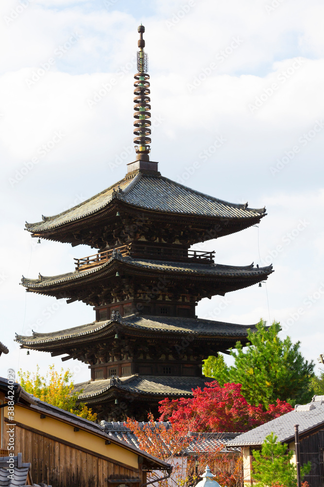 秋の八坂の塔