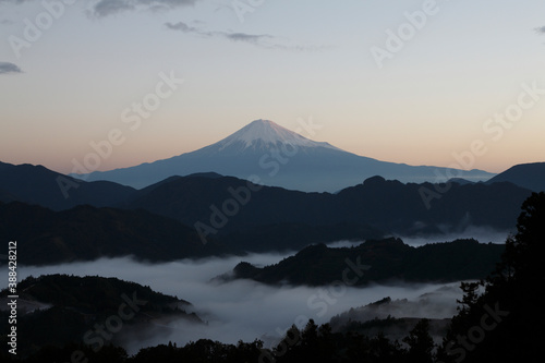 清水吉原の夜明けの富士山