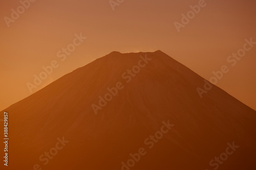 櫛形山から日の出の富士山