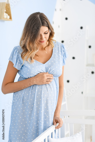 Beautiful pregnant woman ne...