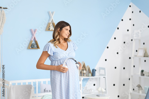 Beautiful pregnant woman pu...