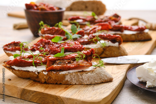 Toasts with goat cheese and dried tomato