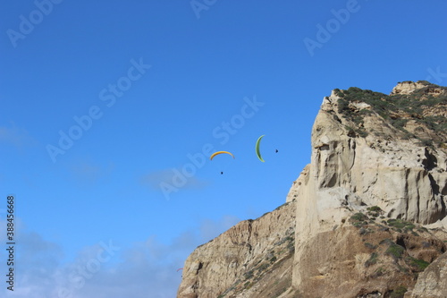 Paragliding on beach and rock, San Diogo  beach, Famous beaches in the USA, Paragliding HD wallpaper