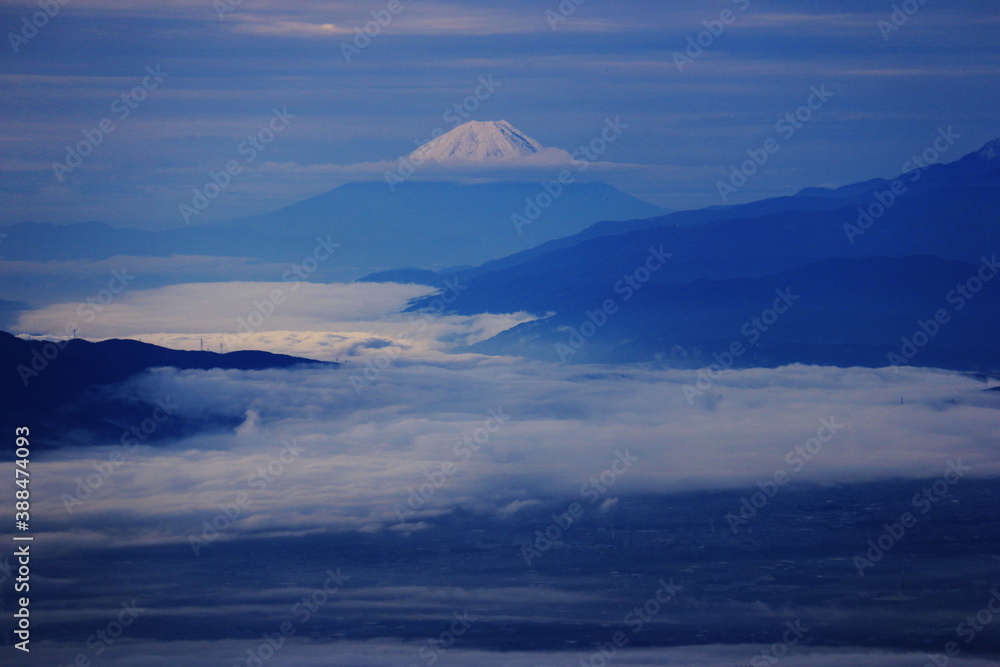 北アルプスの朝　燕岳からの風景　富士山遠景