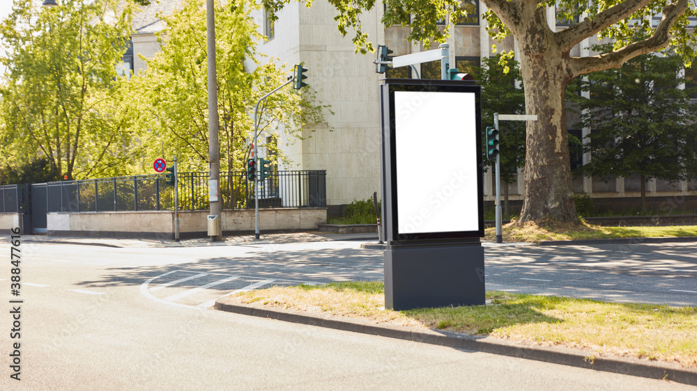 Leeres City Light Poster Mock-Up Template in Stadt Leeres City Light Poster Mock-Up Template in Stadt