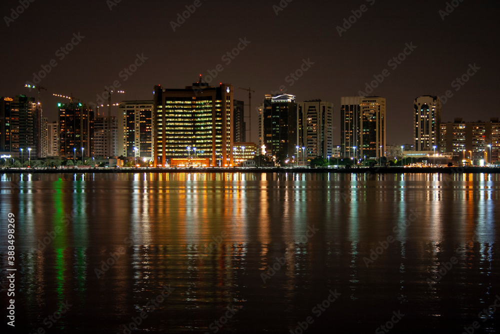 Fototapeta premium Night skyline of the Abu Dhabi Corniche waterfront
