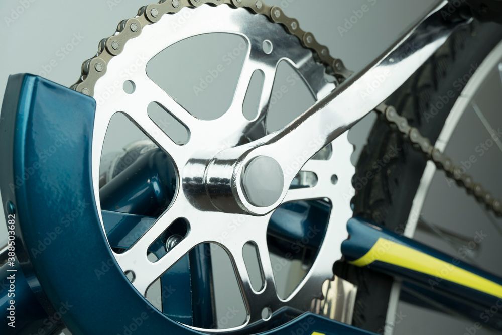 Obraz premium close-up of Bicycle parts, wheel, chain, Bicycle pedals, repair concept, Bicycle travel
