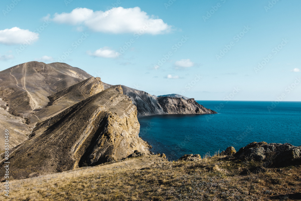 Naklejka premium rocky sea coast