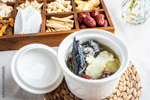 Tablou pe pânză Chinese Medicinal Diet Health Soup Yuzhu Black Chicken Soup