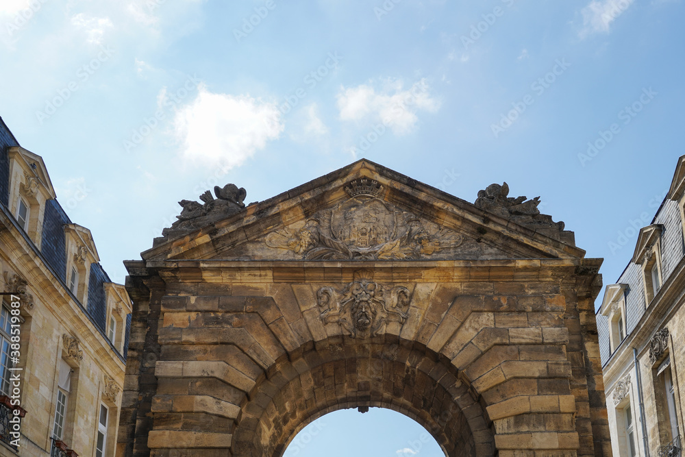 La porte Dijeaux classée monument historique, à Bordeaux