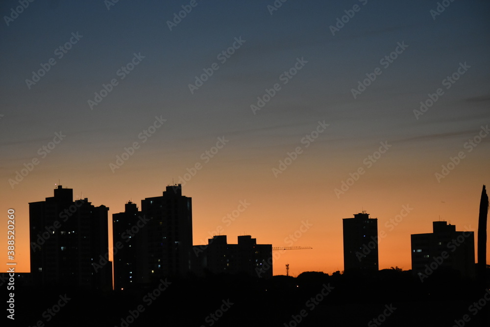 Naklejka premium sunset in the city