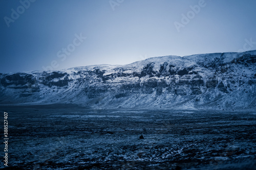 Fototapeta Naklejka Na Ścianę i Meble -  アイスランドの雪山のイメージ