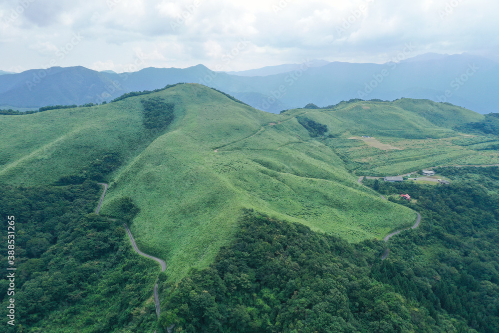Fototapeta premium 徳島県三好市 塩塚高原の風景