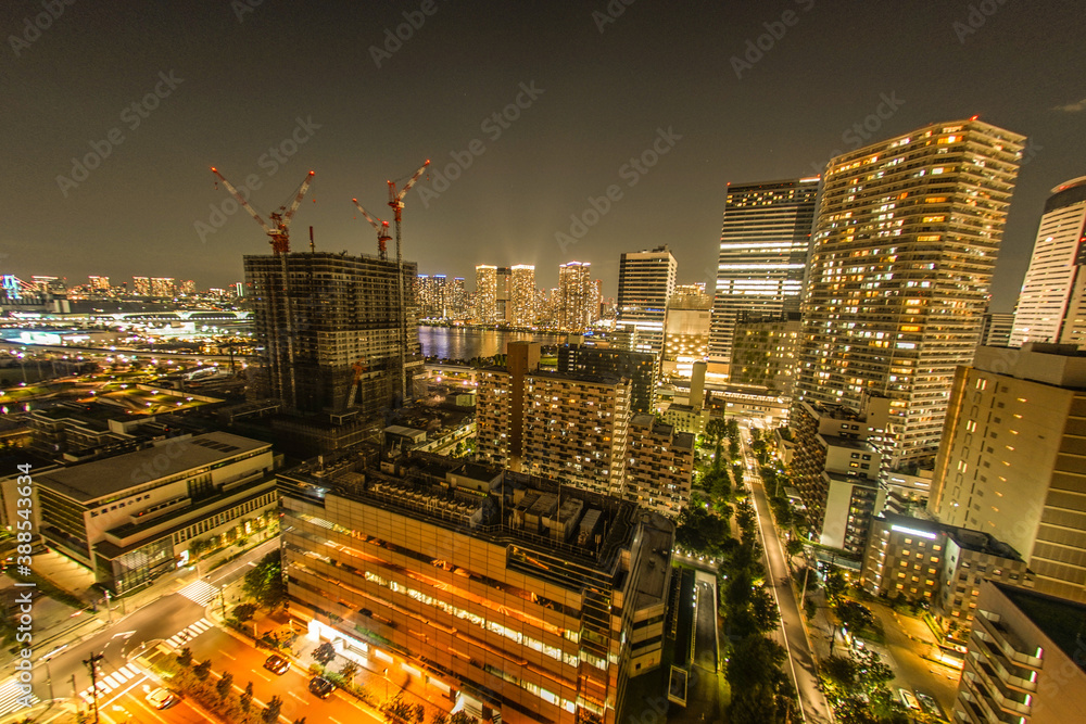 Fototapeta premium 建設中のマンションと夜景（豊洲）