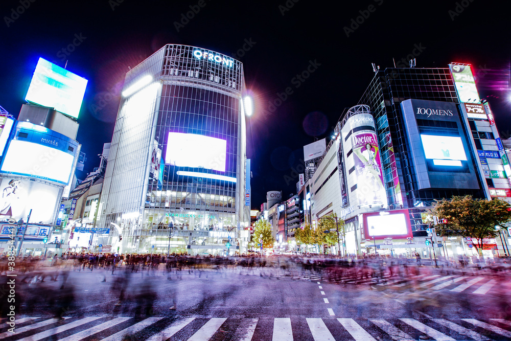 渋谷スクランブル交差点の夜景