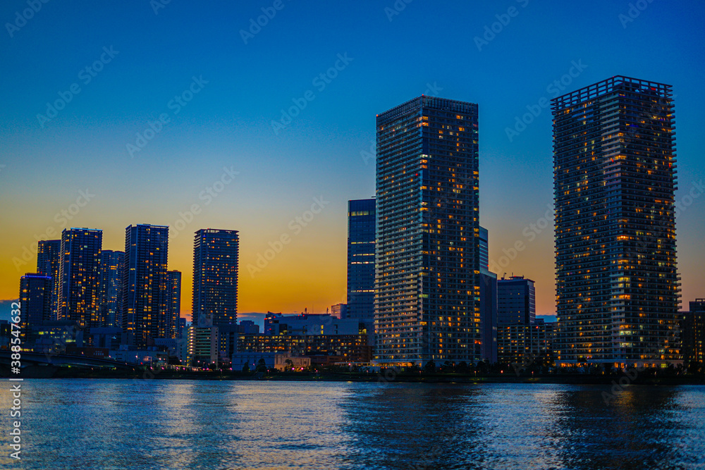 東京都中央区の高層マンション群と夕景 東京都中央区の高層マンション群と夕景