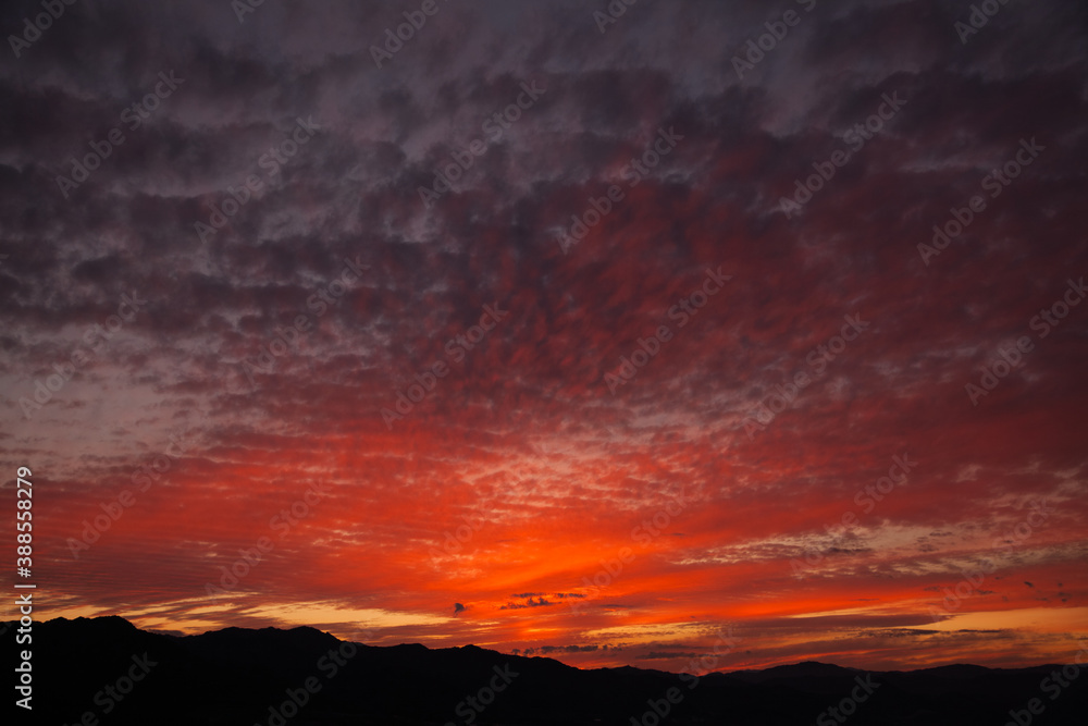 燃えるような真っ赤な夕日 燃えるような真っ赤な夕日