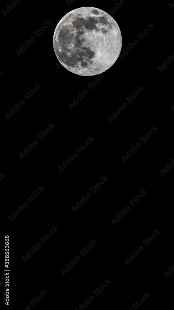 Fototapeta premium Close-up of the white full moon at night