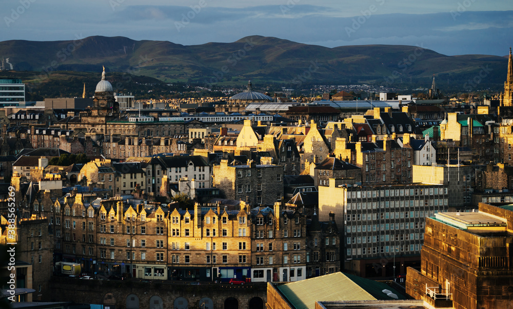 Obraz premium Edinburgh city skyline from Calton Hill., United Kingdom