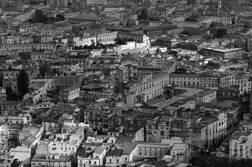 ナポリ旧市街のモノクロ写真 © Paylessimages