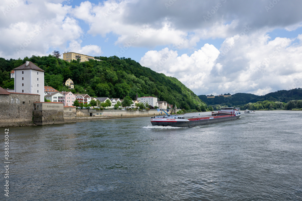 Schiff auf der Donau in Passau