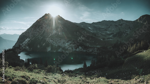 Blick an den Seealpsee, am Nebelhorn im Frühling