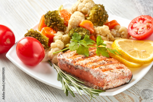 Grilled salmon with vegetables