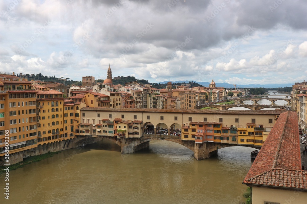  The Ponte Vecchio bridge over the Arno River in Florence, Italy by day 