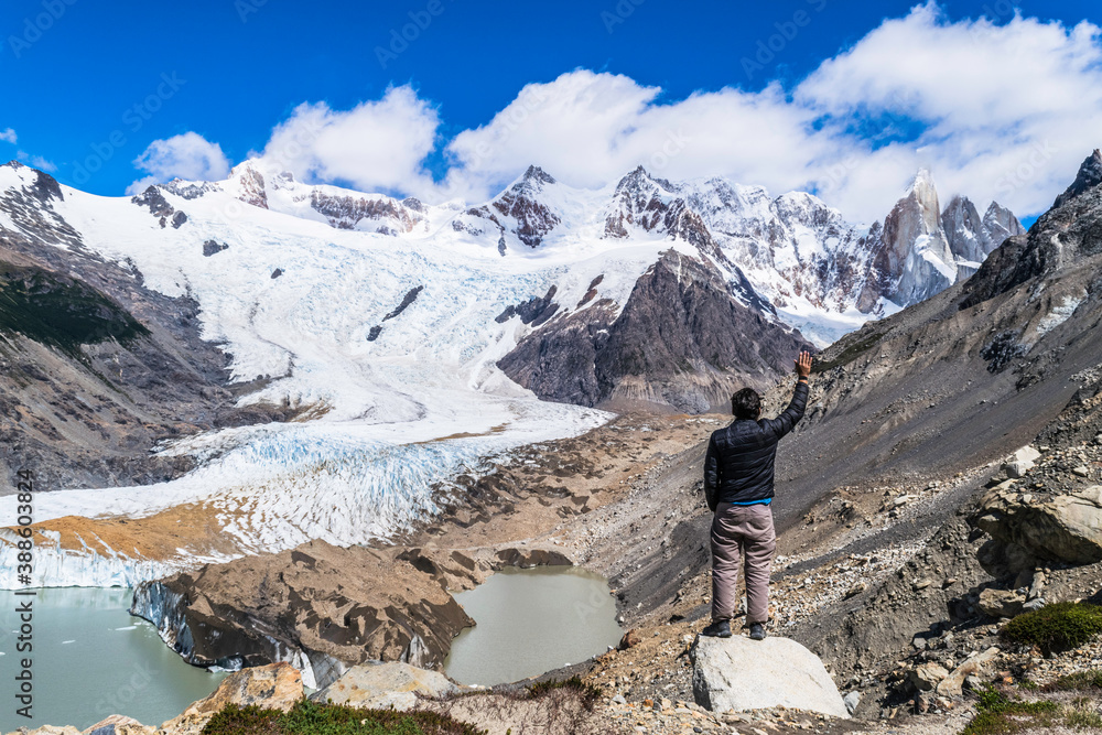 Naklejka premium Young man, trekking tourist goes to Fitz Roy, De Los Tres Mirador view point in the mountains of