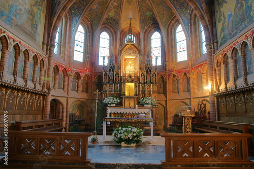 Obraz na płótnie Polska - Mazury - Warmia. Gietrzwałd. Sanktuarium Maryjne. Prezbiterium. w salonie