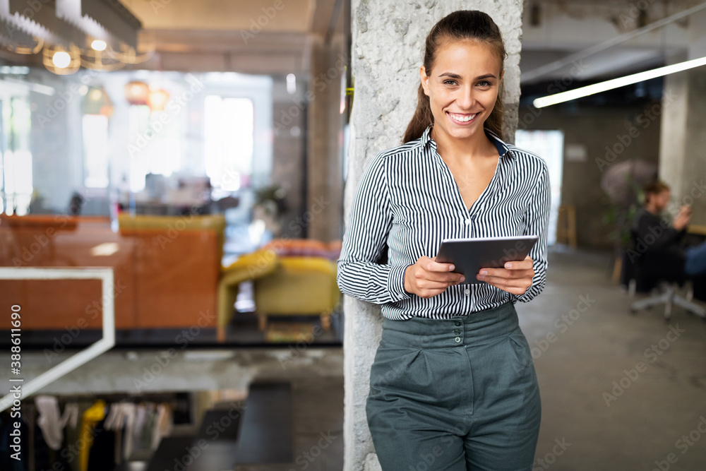 Portrait of cute confident business woman with digital tablet in office - obrazy, fototapety, plakaty 