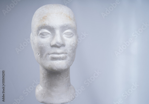 A beat up head of a mannequin