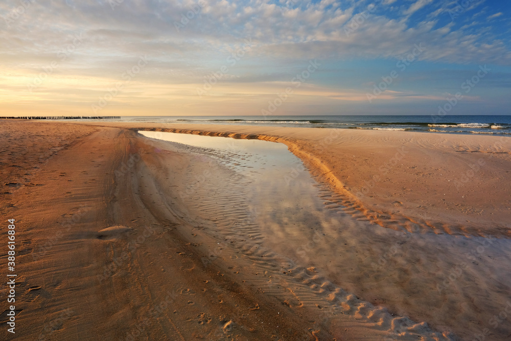 Wybrzeże Morza Bałtyckiego,plaża w Kołobrzegu,Polska.