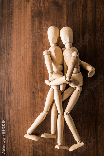 Obraz na plátně Sign symbol wood figure of couple in love