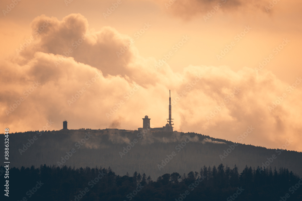 Brocken Antenne mit schöner Wolkenformation im Harz