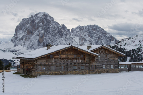 Sassolungo and Sassopiatto with the first snow ..