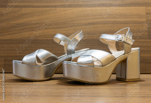 Silver patent leather shoes for women. Zapatos de charol plateados de mujer. photo