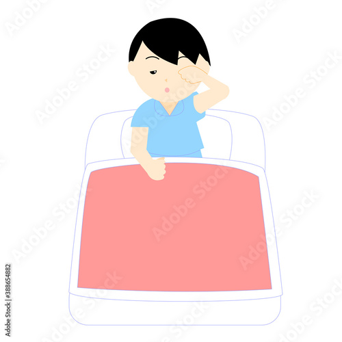 眠い目を擦りながら起きる男の子