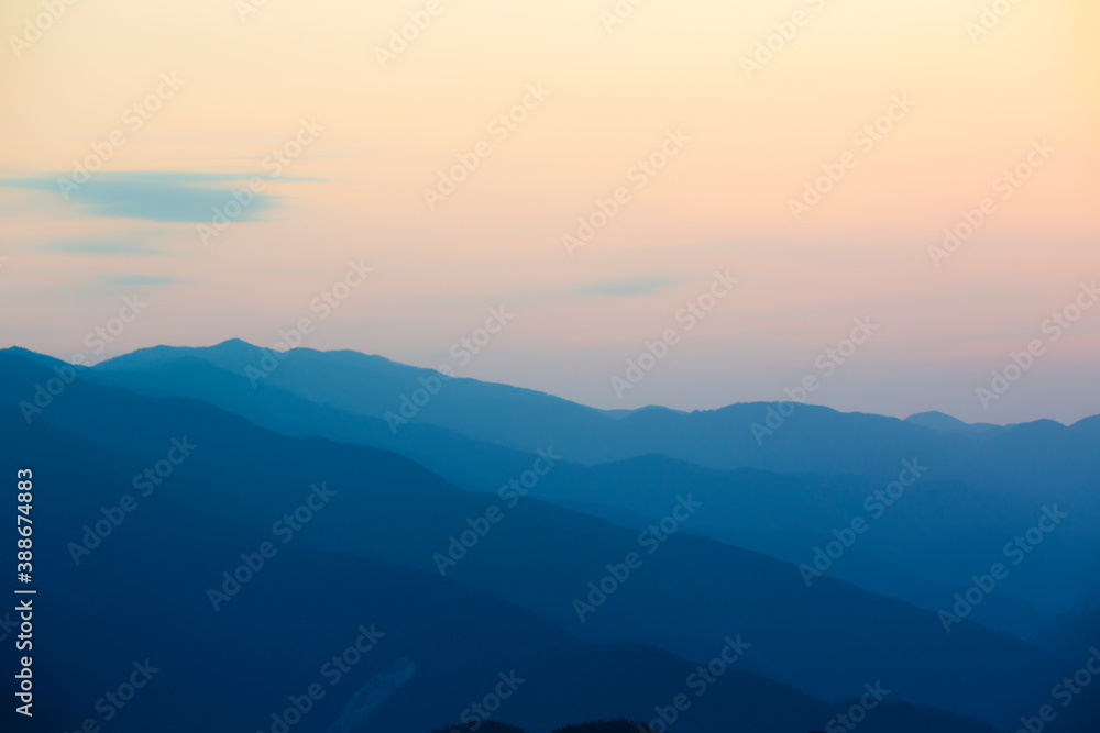 玉置神社から見た山々の夕景