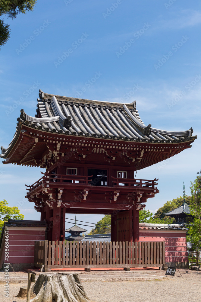 當麻寺奥院の楼門