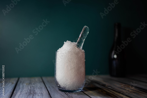 Obraz na płótnie crystal glass with very fine crushed ice on wooden table w salonie