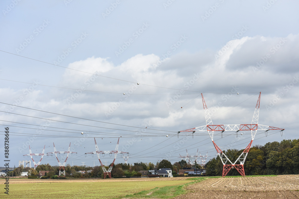 Fototapeta premium électricité énergie écologie poteau cable logement immobilier