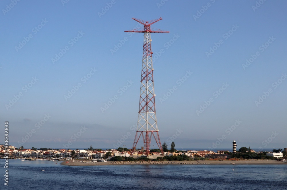Messina - Pilone di Capo Peloro all'alba