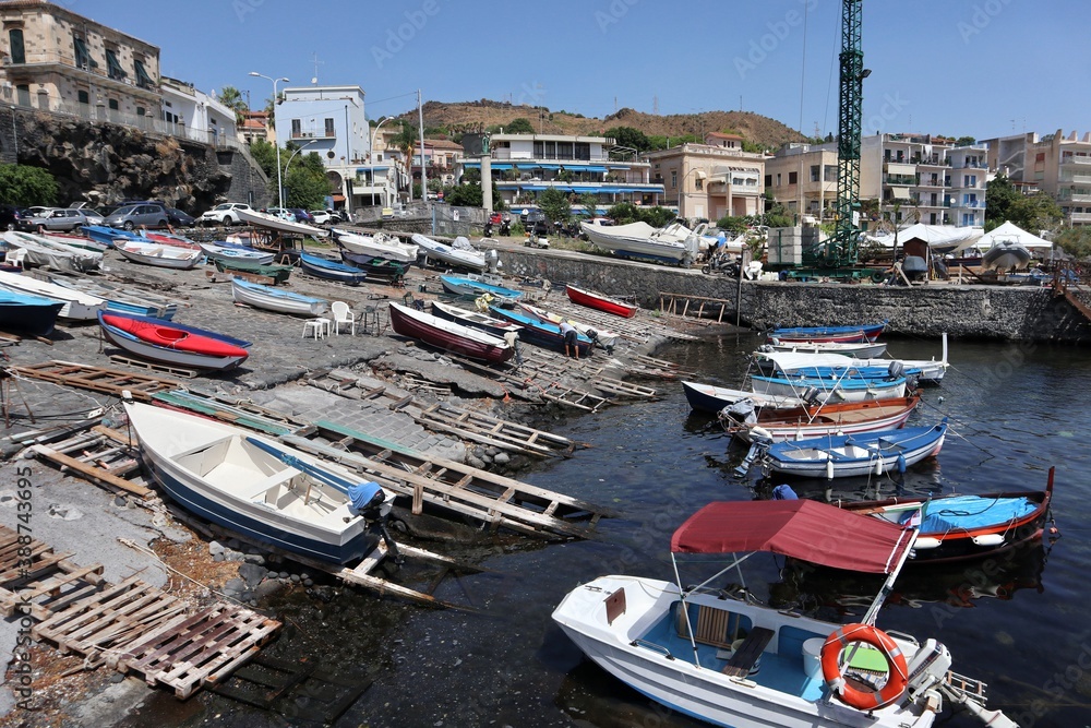 Obraz premium Aci Castello - Barche al porto