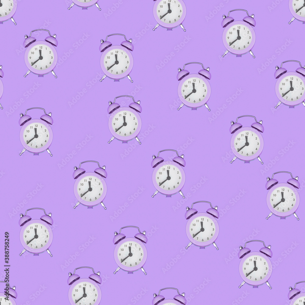 Obraz premium Seamless pattern from alarm clocks. Antique alarm clocks. Top view.