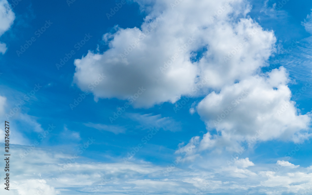 Obraz premium blue sky with white clouds