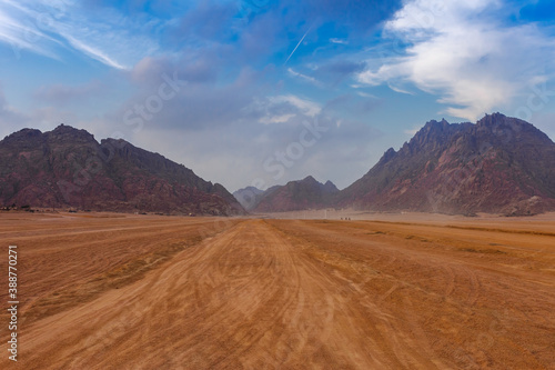 Quadro su tela Evening time near mountains at Sinai Desert, Sharm el Sheikh, Sinai Peninsula, Egypt