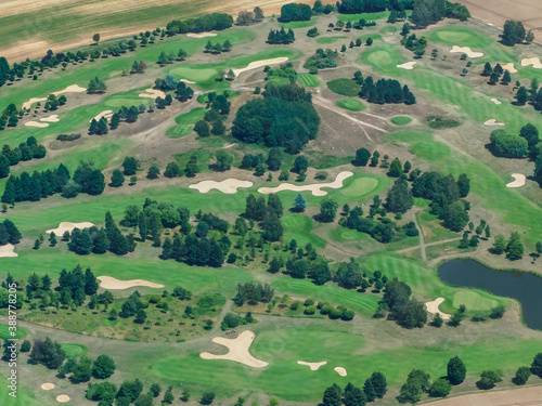 vue aérienne d'un golf à Chaumont-en-Vexin dans l'Oise en France